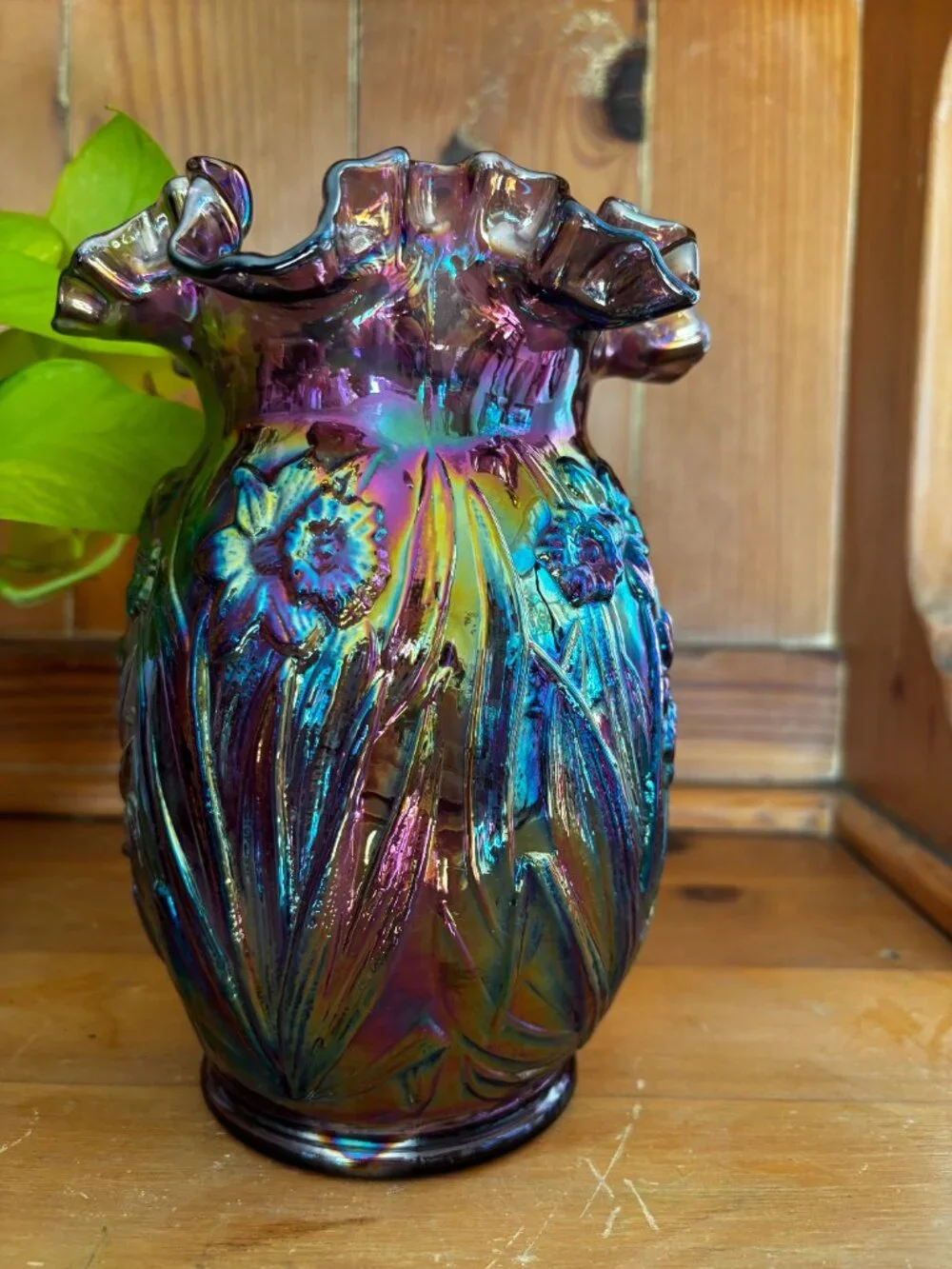 Vintage Fenton Amethyst Carnival Glass Daffodil Vase 8